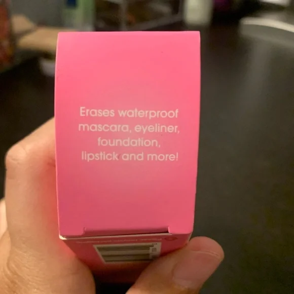 Makeup Eraser - Picture 3 of 3